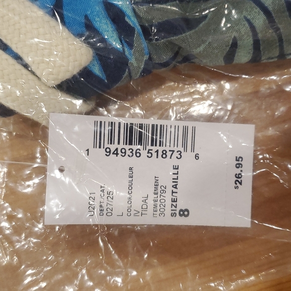 Boys size 8 tropical printed shorts - Picture 4 of 4